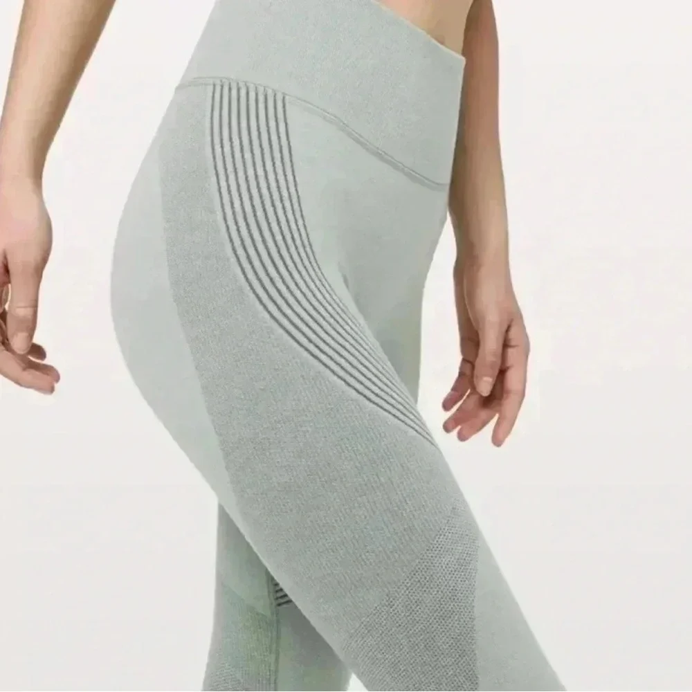 Lululemon Aerial Silk Tight Grey Sage Green Seamless Knit Leggings 28” Size 2_15